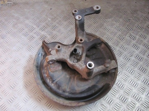 VW GOLF V 2,0 TDI 3D Zwrotnica L.T. piasta ABS