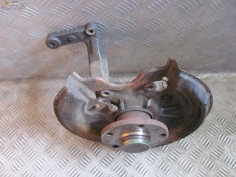 VW GOLF V 2,0 TDI 3D Zwrotnica L.T. piasta ABS