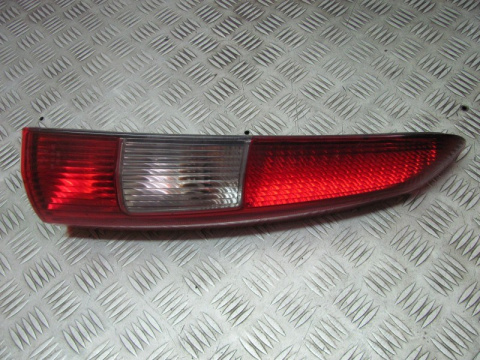 VOLVO V70 KOMBI '01 Lampa prawy tył górna 9154494