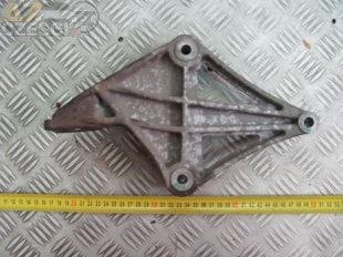 Łapa mocowanie silnika 90488429 Opel Vectra B 2,5i V6 5d liftback 1996r