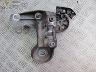 Łapa silnika prawa 4B0 199 352A Volkswagen Passat B5 2,8i 30v V6 sedan 1998r