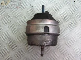 VW PASSAT B5 A4 A6 PODUSZKA SILNIKA 8D0199382L 1.8