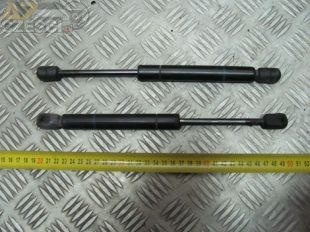 Siłowniki klapy tył Volkswagen Passat B5 2,8i 30v V6 sedan 1998r 2sztuki