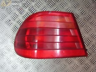 Lampa tylna lewa Mercedes W210 2.4i sedan 98r