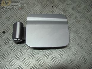 Klapka wlewu paliwa Kia Cerato 1.6i 16v 5d sedan 2002r