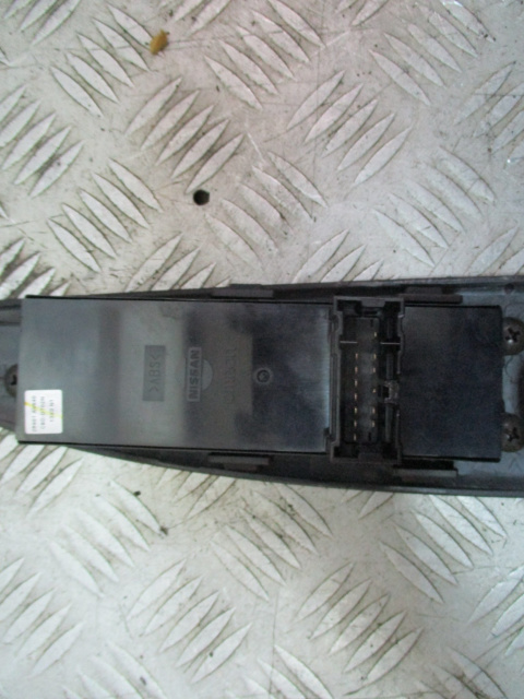 Panel przełacznik szyb Nissan Primera P12 2004r