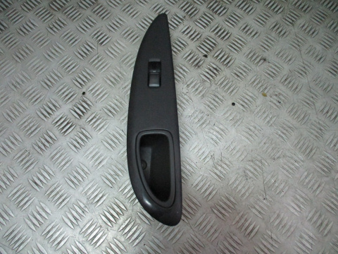 Przełącznik szyby prawy przód Primera P12 2004r