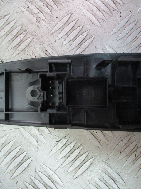 Przełącznik szyby prawy przód Primera P12 2004r