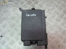Skrzynka bezpieczników przekazników Kia Cerato 1.6i 16v 5d sedan 2002r