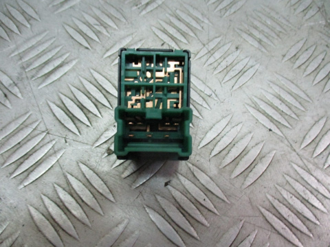 Przełącznik regulacji lusterek Nissan Primera P12