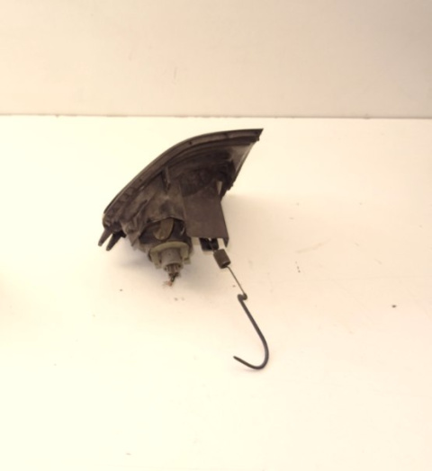 KIERUNKOWSKAZ LEWY PRZÓD MITSUBISHI SPACE GEAR