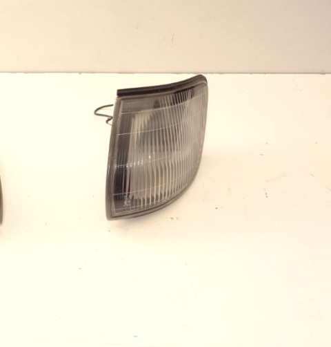 KIERUNKOWSKAZ LEWY PRZÓD MITSUBISHI SPACE GEAR