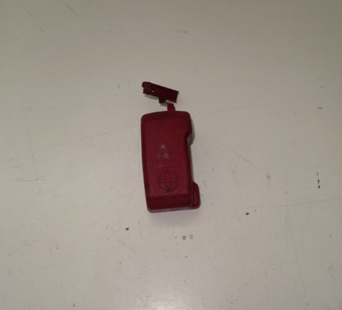 TOYOTA AYGO ZAŚLEPKA ZATYCZKA KLEMY DODATNIEJ AKUMULATORA