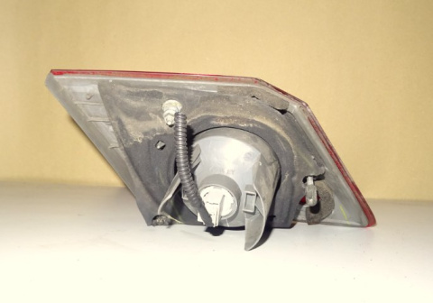 HONDA CITY LAMPA PRAWA TYŁ W KLAPĘ P5513R