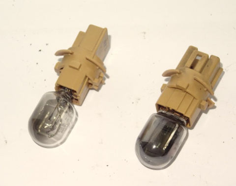 OPRAWKA ŻARÓWKA ŚWIATŁO STOP WKŁAD MAZDA 6