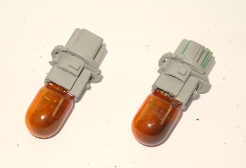 OPRAWKA ŻARÓWKI KIERUNKOWSKAZU MAZDA 6 TYŁ