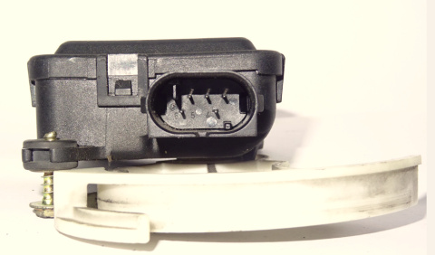 PASSAT B5 LIFT SILNICZEK NAGRZEWNICY 8D1820511E