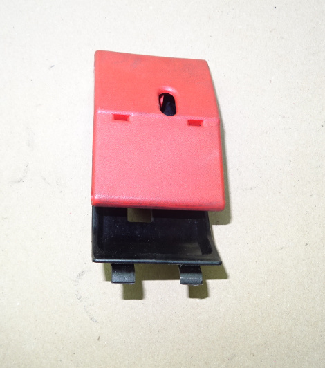 MERCEDES W124 UCHWYT OTWIERANIA MASKI