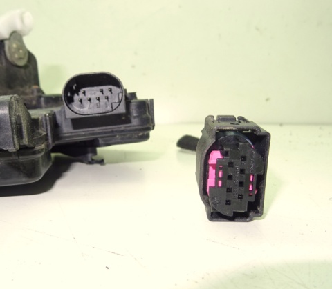 ZAMEK DRZWI PRZÓD PRAWY BMW 3 E46 7 PINÓW