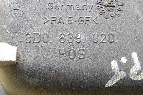 AUDI A4 B5 KLAMKA WEWNĘTRZNA PRAWY TYŁ 8D0839020