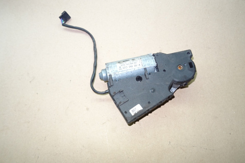 SILNICZEK SZYBERDACHU GOLF IV 8D0959591A EU