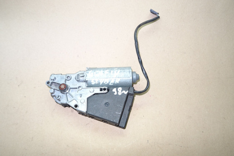 SILNICZEK SZYBERDACHU GOLF IV 8D0959591A EU