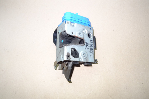 ZAMEK DRZWI PRAWY TYŁ AUDI A4 B5 8D0839016A