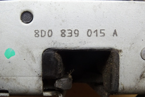 ZAMEK LEWY TYL AUDI A4 B5 8D0839015A