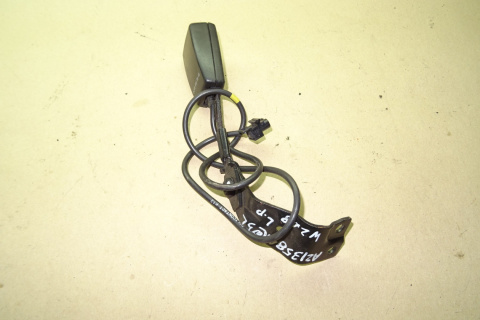 MERCEDES W208 ZAPINKA PASA LEWY PRZÓD 2088600869