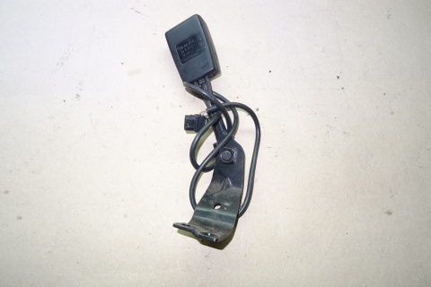 MERCEDES W208 ZAPINKA PASA LEWY PRZÓD 2088600869