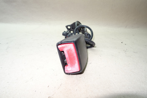 MERCEDES W208 ZAPINKA PASA LEWY PRZÓD 2088600869