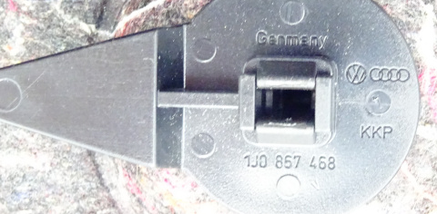 PASSAT B7 KOMBI ZAŚLEPKA BAGAŻNIKA LEWA OE