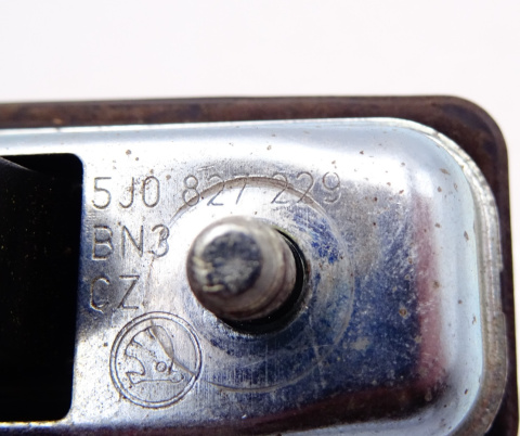 VW SKODA KLAMKA MIKROSTYK KLAPY 5J0827229
