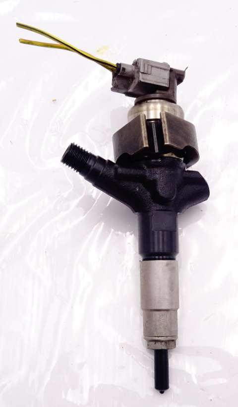 WTRYSKIWACZ SUBARU LEGACY FORESTER 2.0D 16613AA020