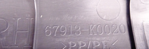 TOYOTA YARIS CROSS OSŁONA NAKŁADKA PROGU PRAWY PRZÓD 67913-K0020