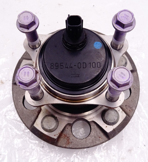 TOYOTA YARIS CROSS PIASTA TYLNA 89544-0D100