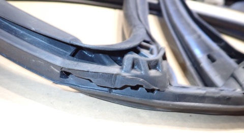 SUBARU LEGACY IV '08R KOMBI LIFT USZCZELKA PRAWA SŁUPKA DRZWI