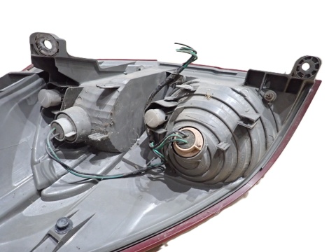 SUBARU LEGACY IV '08R KOMBI LIFT LAMPA PRAWY TYŁ PT EUROPA KOITO 220-20952