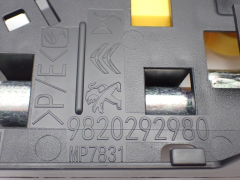 UCHO WKRĘTKA klucz do kół BERLINGO RIFTER COMBO DOBLO OD 2021r 9820292980