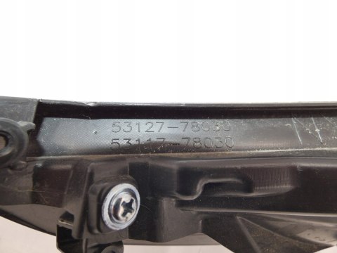 LEXUS NX 450H+ KRATKA ZDERZAKA PRAWY PRZÓD 53127-78030 53117-78030 - OPIS