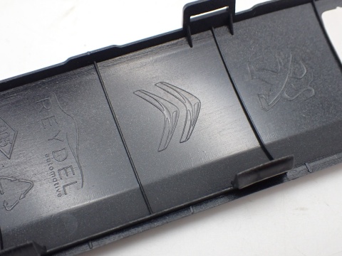 BERLINGO PARTNER COMBO PROACE DOBLO dekor osłona drzwi prawy przód JAK NOWY