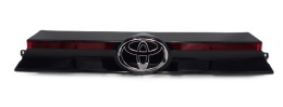 Toyota Yaris Cross LAMPA TYŁ KLAPA BLENDA ZNACZEK 768010D760 JAK NOWA OE EU