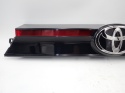 Toyota Yaris Cross LAMPA TYŁ KLAPA BLENDA ZNACZEK 768010D760 JAK NOWA OE EU