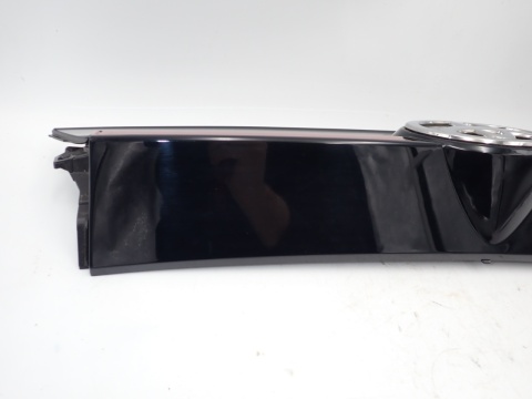 Toyota Yaris Cross LAMPA TYŁ KLAPA BLENDA ZNACZEK 768010D760 JAK NOWA OE EU