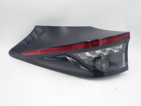 Toyota Yaris Cross LAMPA LEWY TYŁ BŁOTNIK LED 815600DE20 - JAK NOWA OE EU