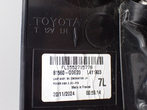 Toyota Yaris Cross LAMPA LEWY TYŁ BŁOTNIK LED 815600DE20 - JAK NOWA OE EU