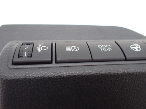 TOYOTA COROLLA E21 LIFT 24- osłona panel przycisków światła ogrzewanie ODO - JAK NOWY OE EU 5543202800