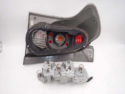 TOYOTA COROLLA VERSO LIFT lampa prawy tył PT0F-01 OF-01 FARBA kpl + wkład OE EUROPA