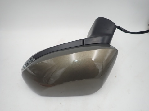 TOYOTA YARIS CROSS LUSTERKO LEWE 8 PIN KOD 10202200 LAKIERU 6X1 - JAK NOWE OE EUROPA