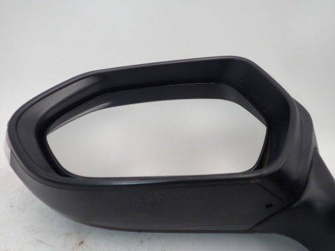 TOYOTA YARIS CROSS LUSTERKO LEWE 8 PIN KOD 10202200 LAKIERU 6X1 - JAK NOWE OE EUROPA